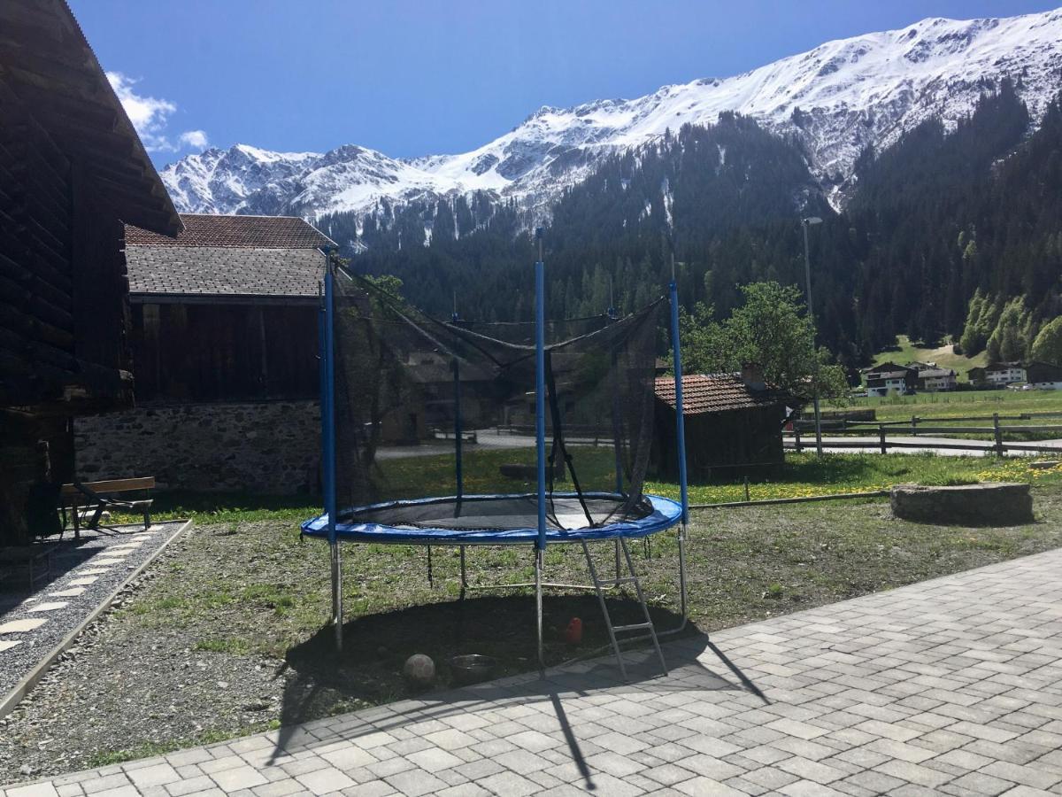 Ferienwohnung Uf Z'Enisch Klosters Exteriér fotografie
