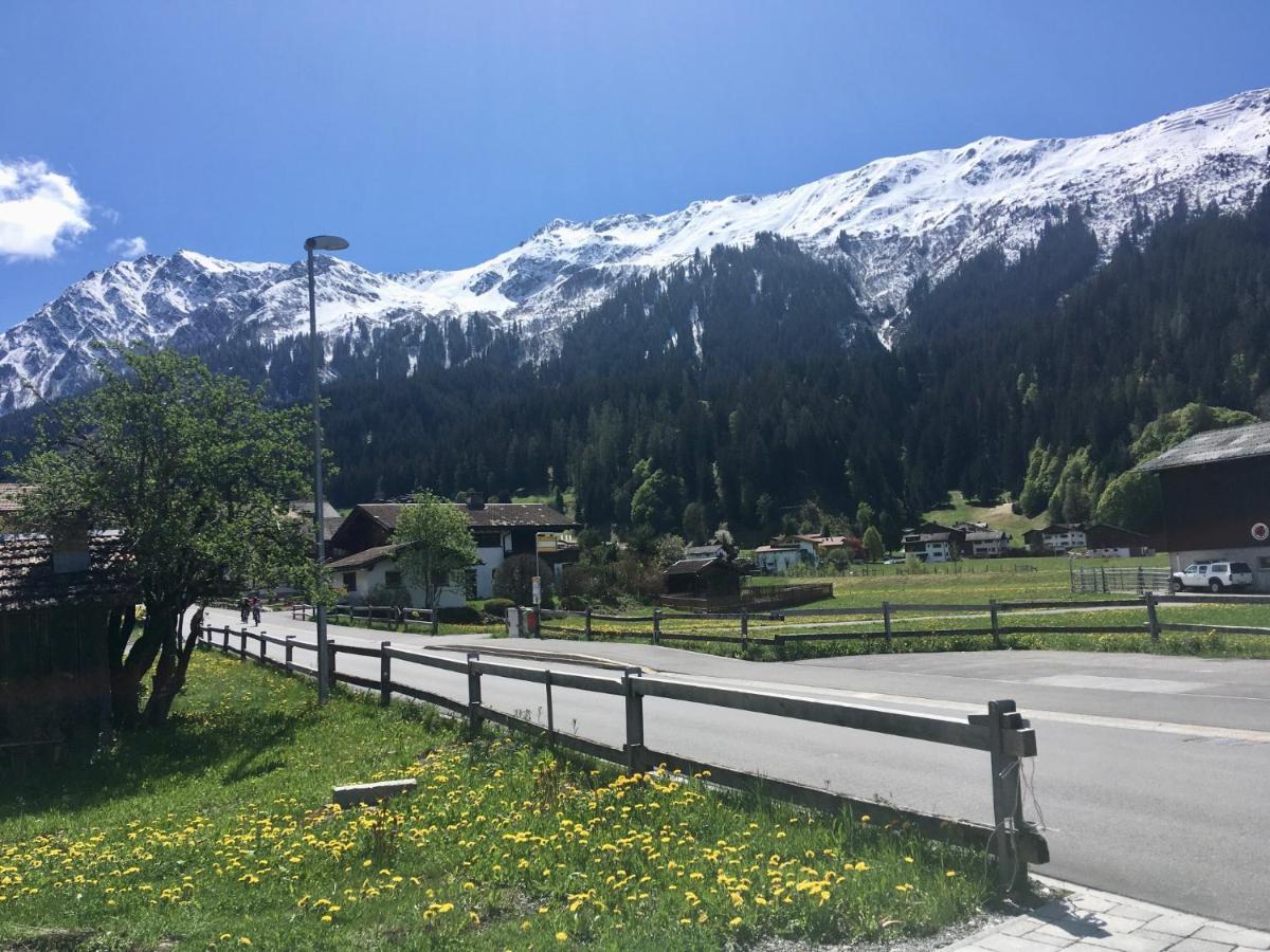 Ferienwohnung Uf Z'Enisch Klosters Exteriér fotografie