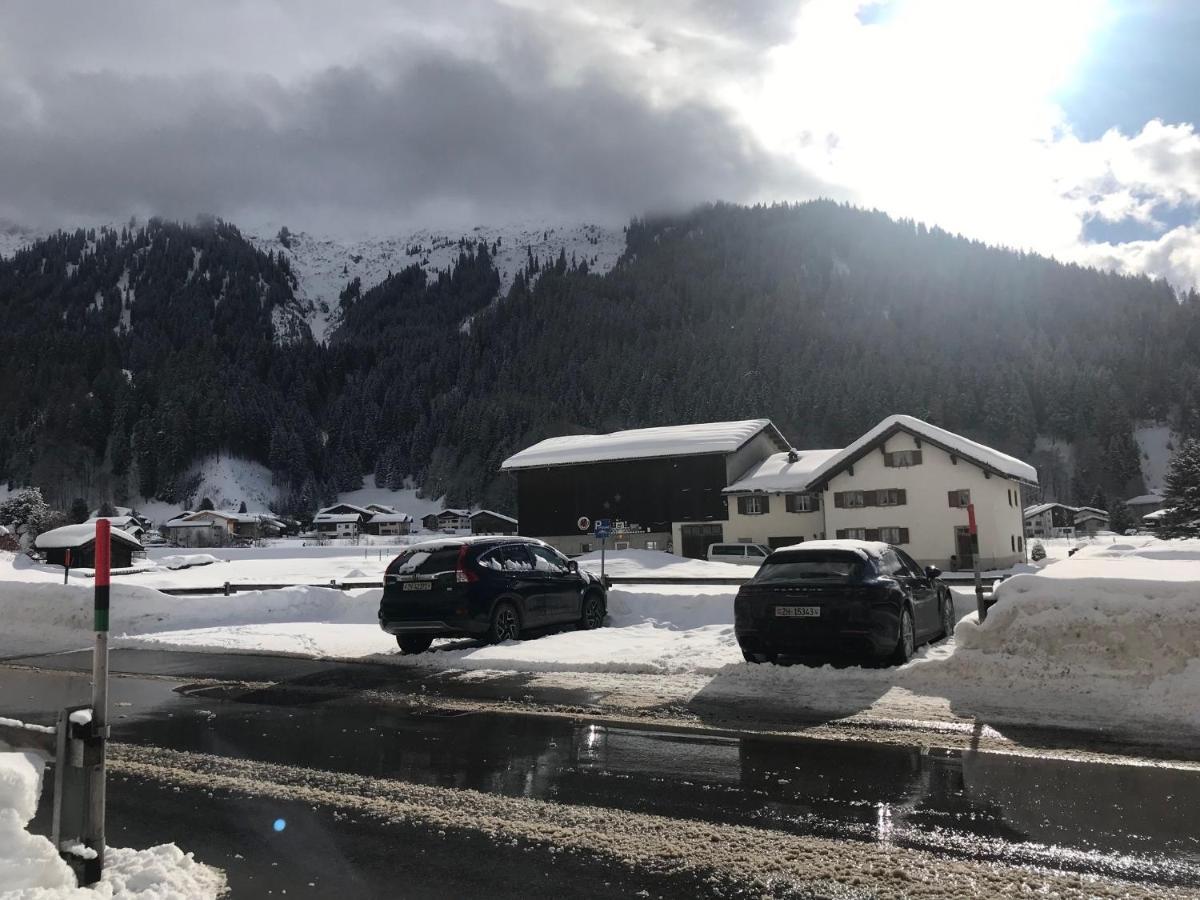 Ferienwohnung Uf Z'Enisch Klosters Exteriér fotografie