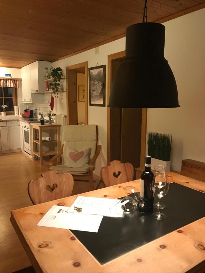 Ferienwohnung Uf Z'Enisch Klosters Exteriér fotografie