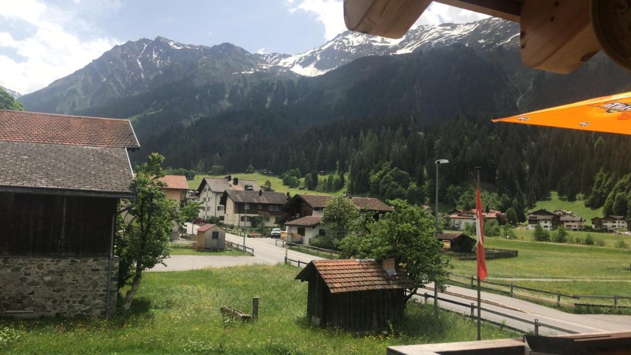 Ferienwohnung Uf Z'Enisch Klosters Exteriér fotografie