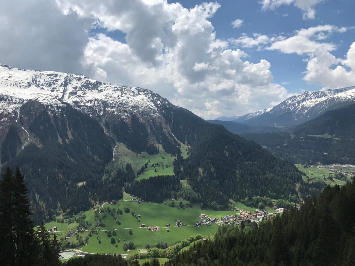Ferienwohnung Uf Z'Enisch Klosters Exteriér fotografie